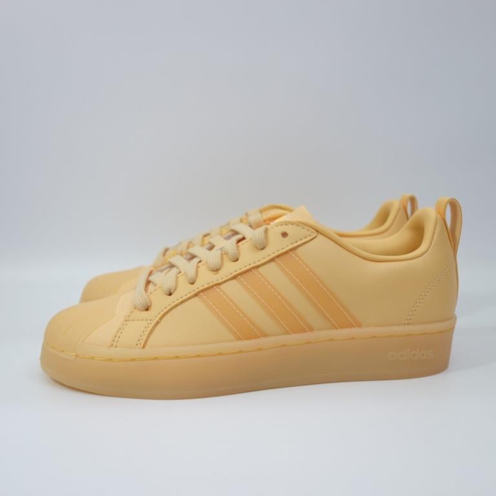 Adidas tennis shoes